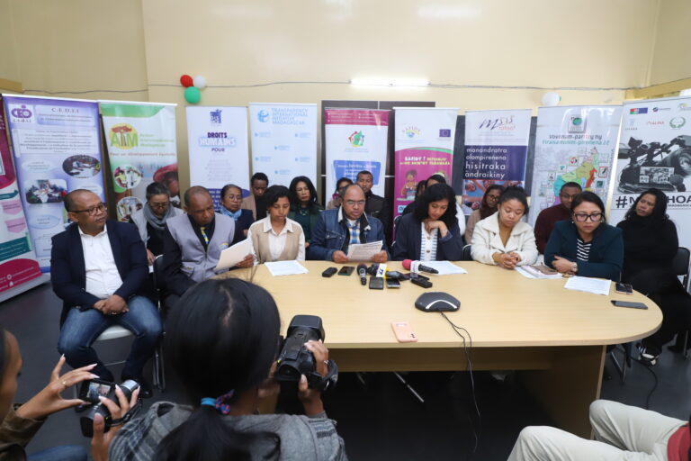 Lire la suite à propos de l’article Déclaration des organisations de la société civile sur la réforme du cadre juridique des élections à Madagascar